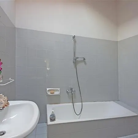 Apartment Villetta Linda 9 *